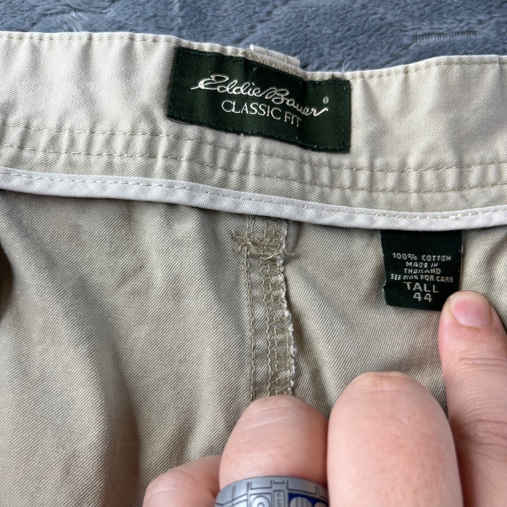 Eddie Bauer Chino Pants Mens 44 Tall Khaki Classic Fit 100% Cotton Fal 07 - Picture 2 of 9